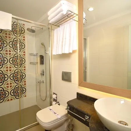 Charming Flat Near Hadrian's Gate * 안탈리아
