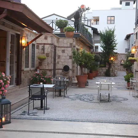 Charming Flat Near Hadrian's Gate *